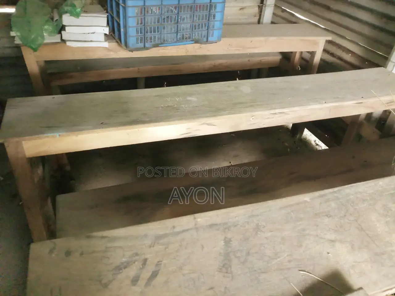 ছাত্র-ছাত্রীদের পড়ার টেবিল