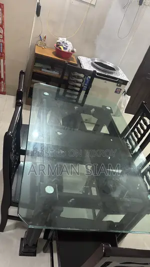 ডাইনিং টেবিল