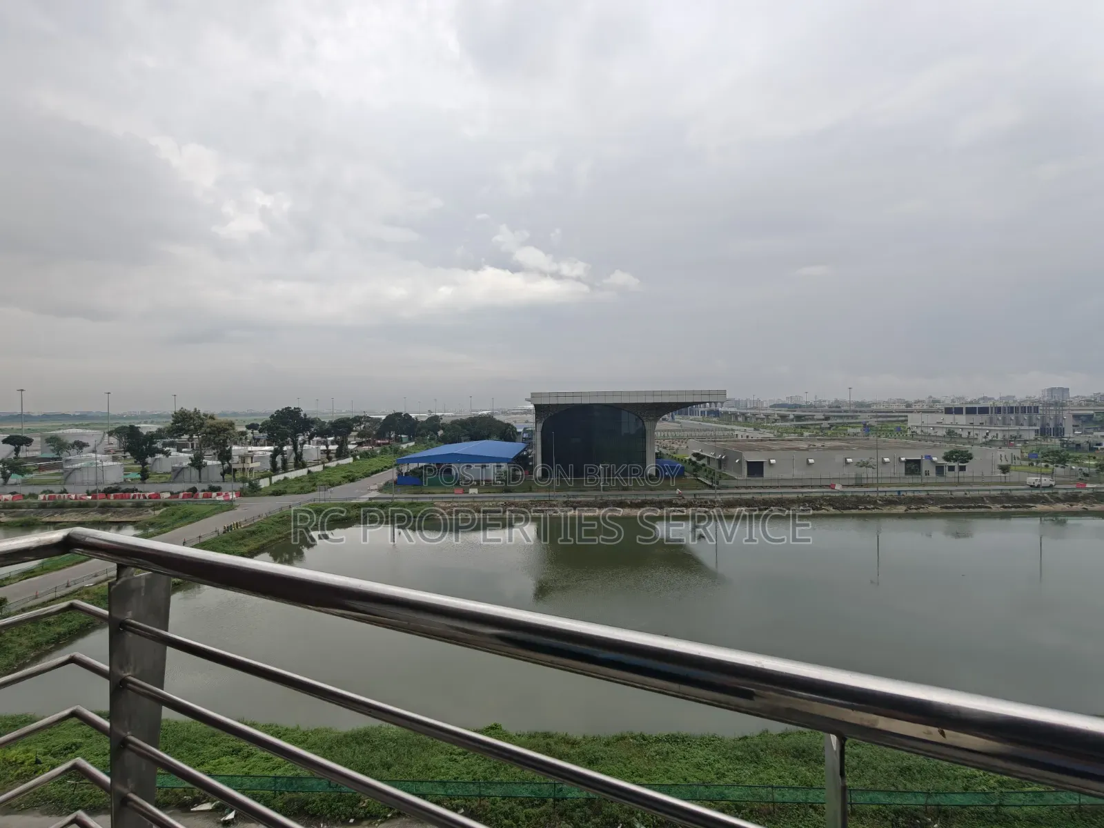 নিকুঞ্জ ২ এ ১৬০০ বর্গফুটের সুন্দর অফিস ভাড়া
