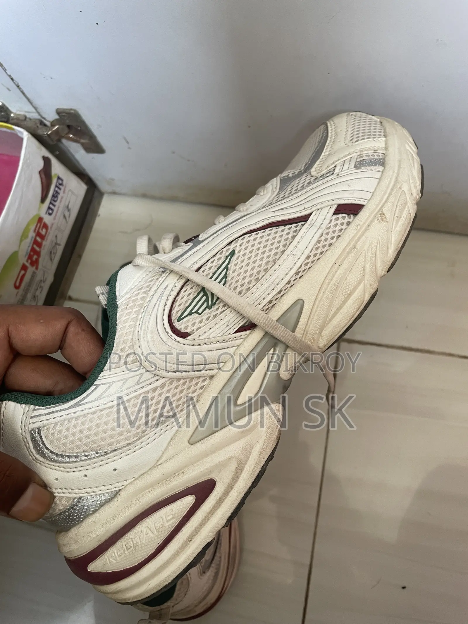 Sneakers (Redtape)