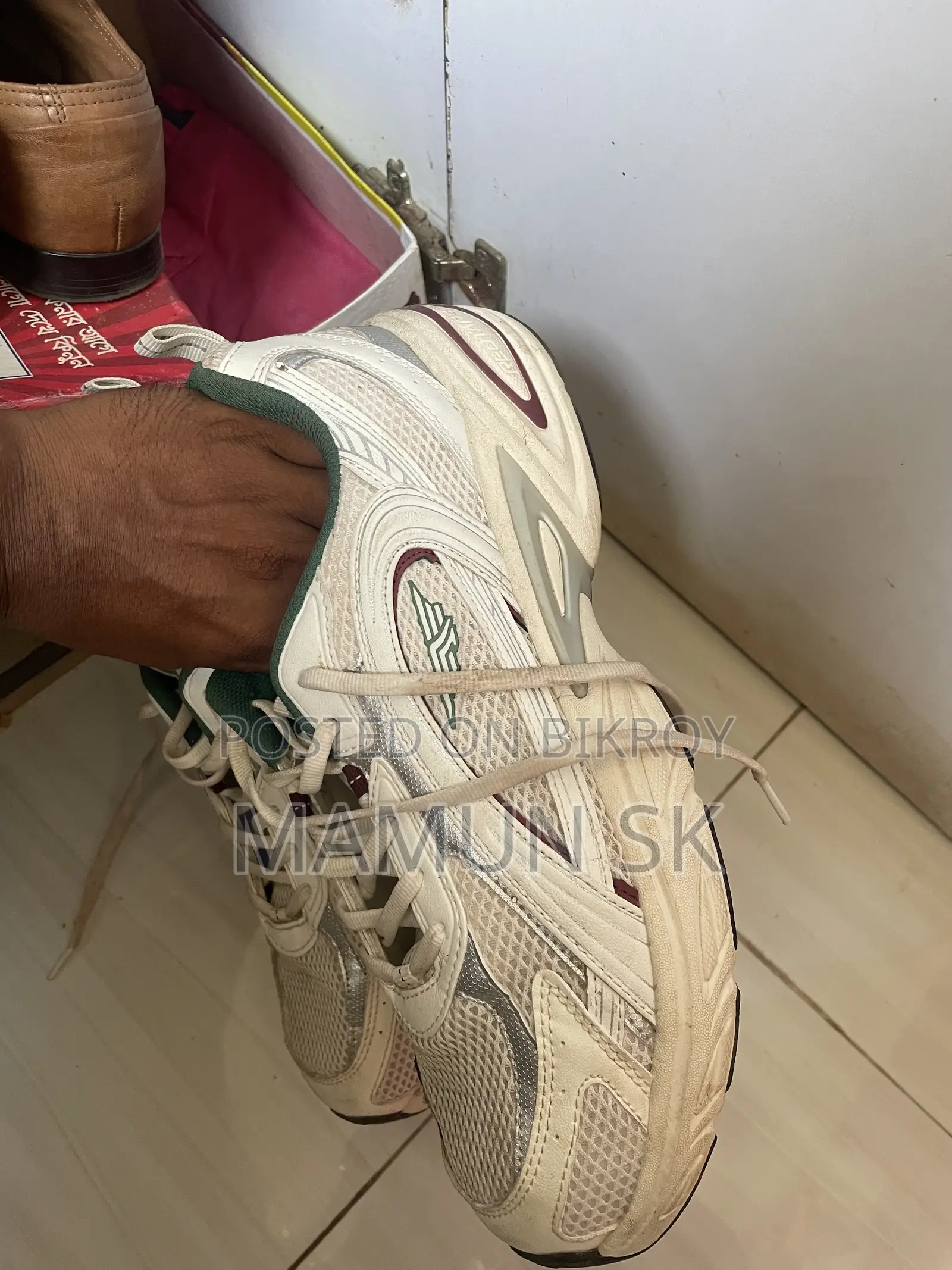 Sneakers (Redtape)