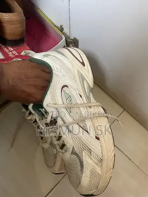 Sneakers (Redtape)