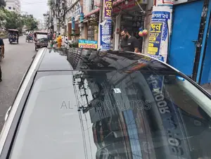 টয়োটা প্রিউস ২০১৮ পার্ল