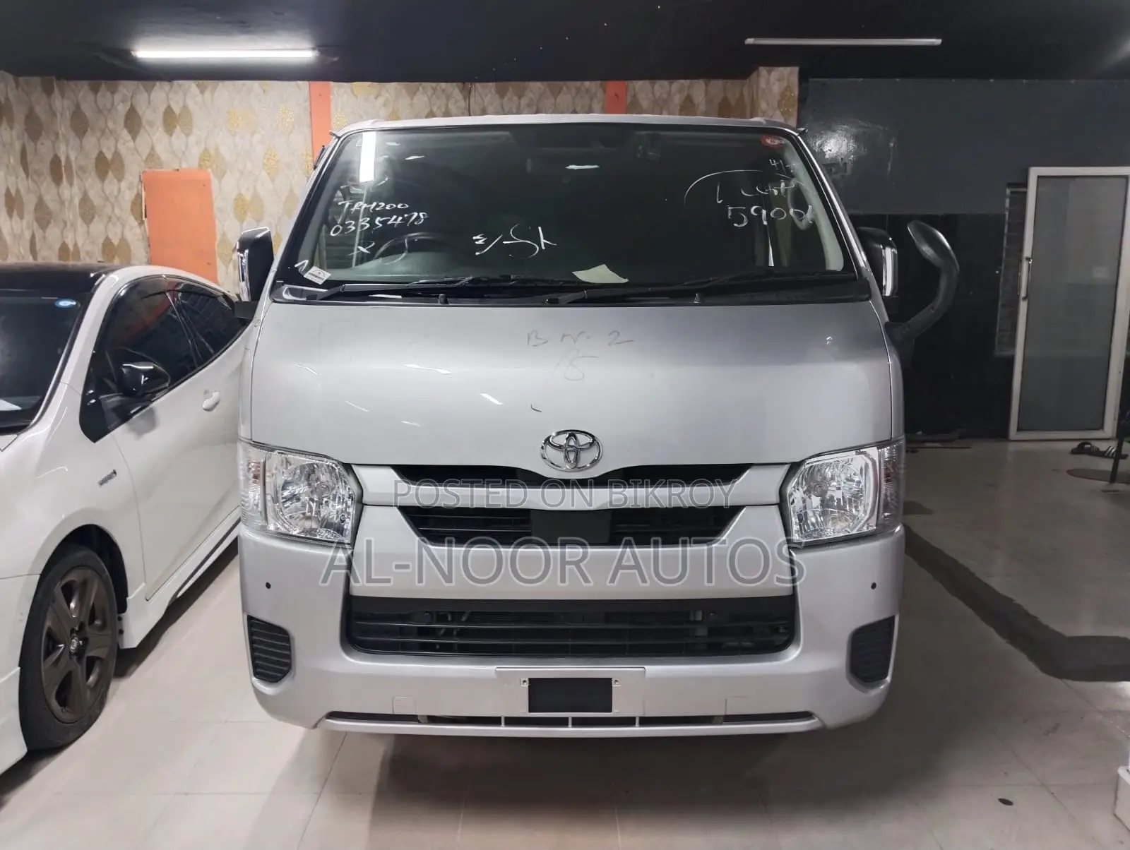 Toyota HiAce 2021 Silver