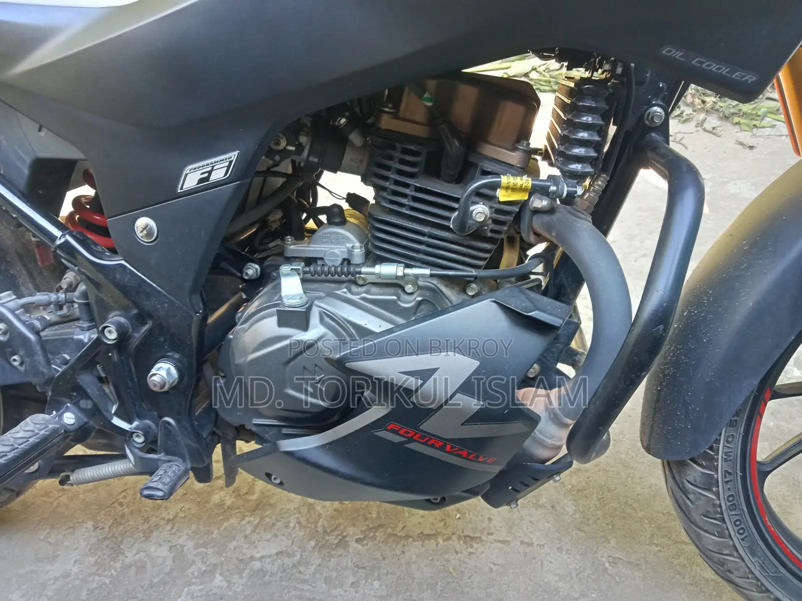 Hero Thriller 160R 4V 2024 Black
