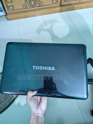 Laptop Toshiba Satellite C850 4GB Intel Core i5 HDD+SSD 500GB