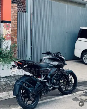বাজাজ পালসার এনএস ১৬০ ২০১৮ কালো
