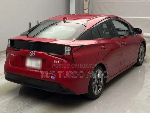 Toyota Prius 2022 Red