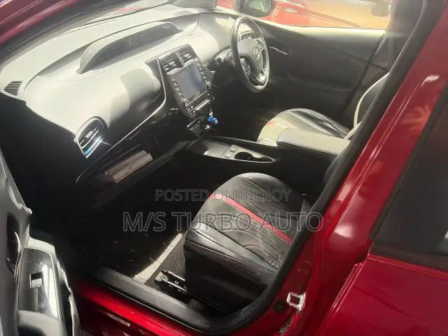 Toyota Prius 2022 Red