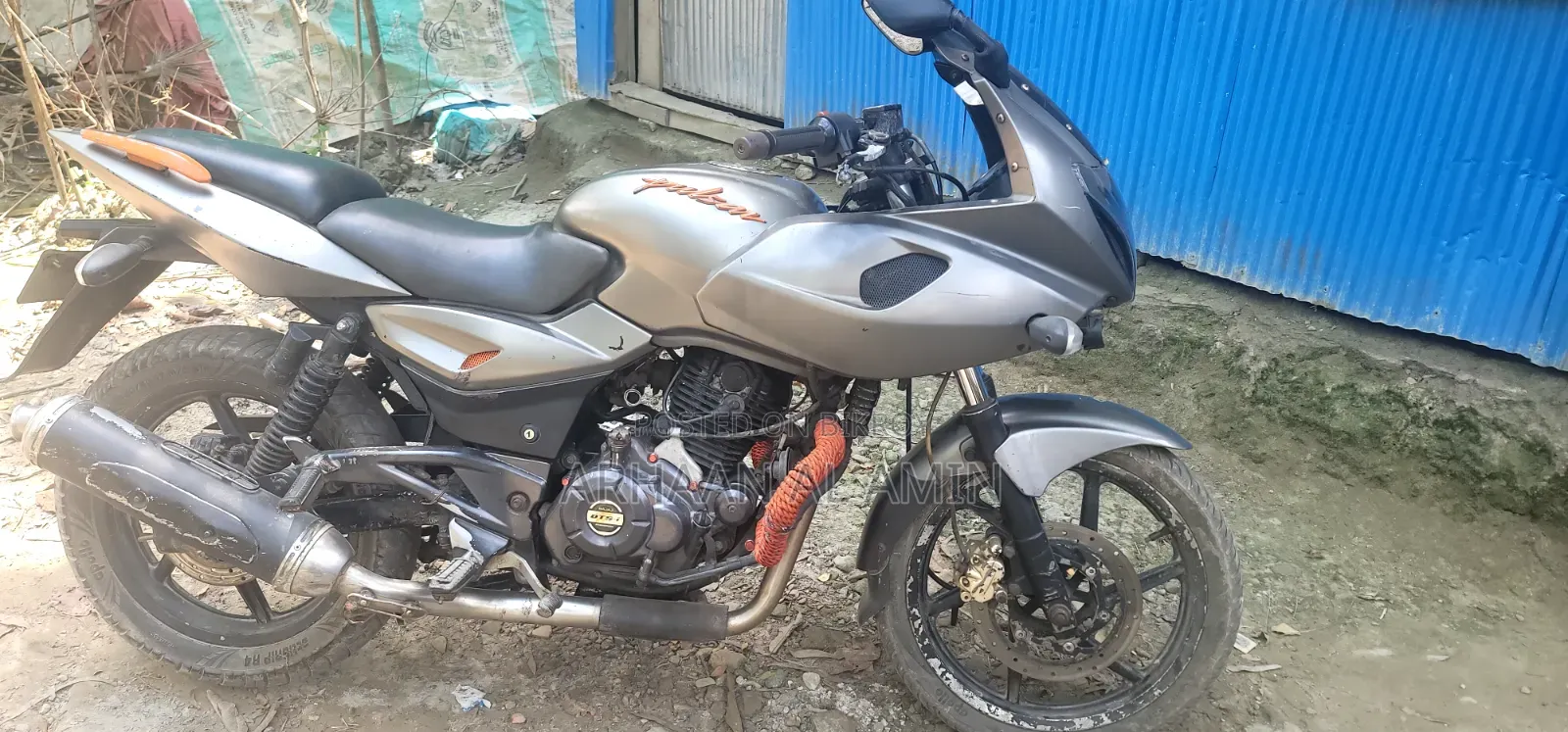 Bajaj Pulsar 220 F 2018 Brown