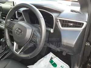 টয়োটা করোলা ক্রস ২০২২ কালো