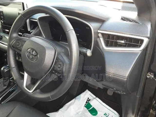 টয়োটা করোলা ক্রস ২০২২ কালো