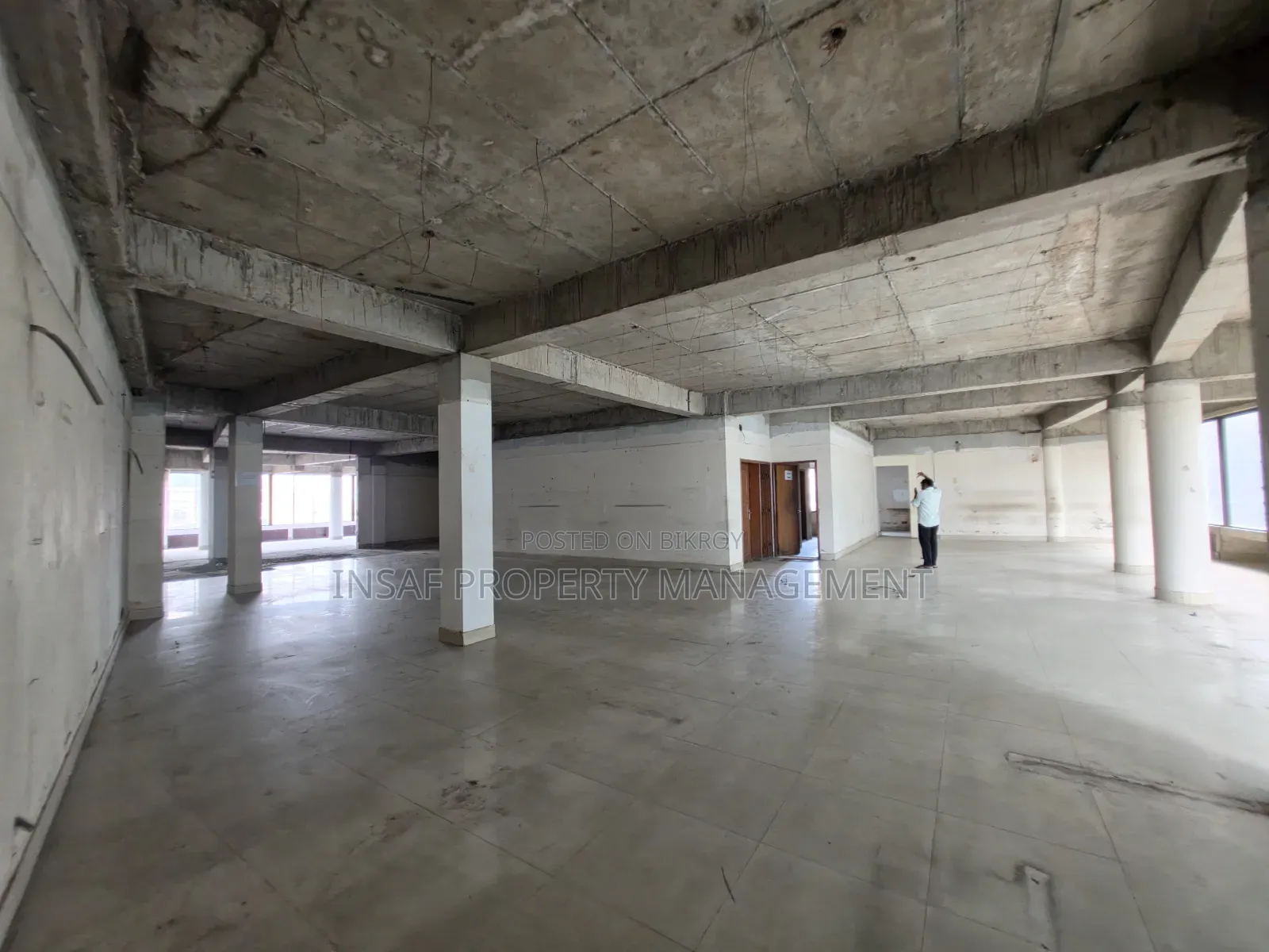 Commercial Overview for 4,000 SQFT at Gulshan 2 Circle