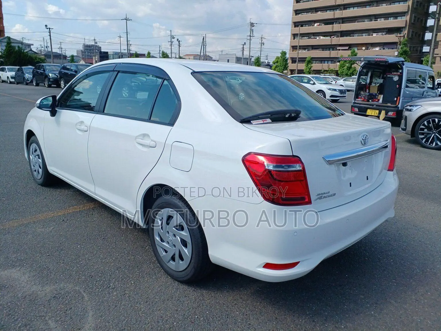 Toyota Axio 2021 Off white
