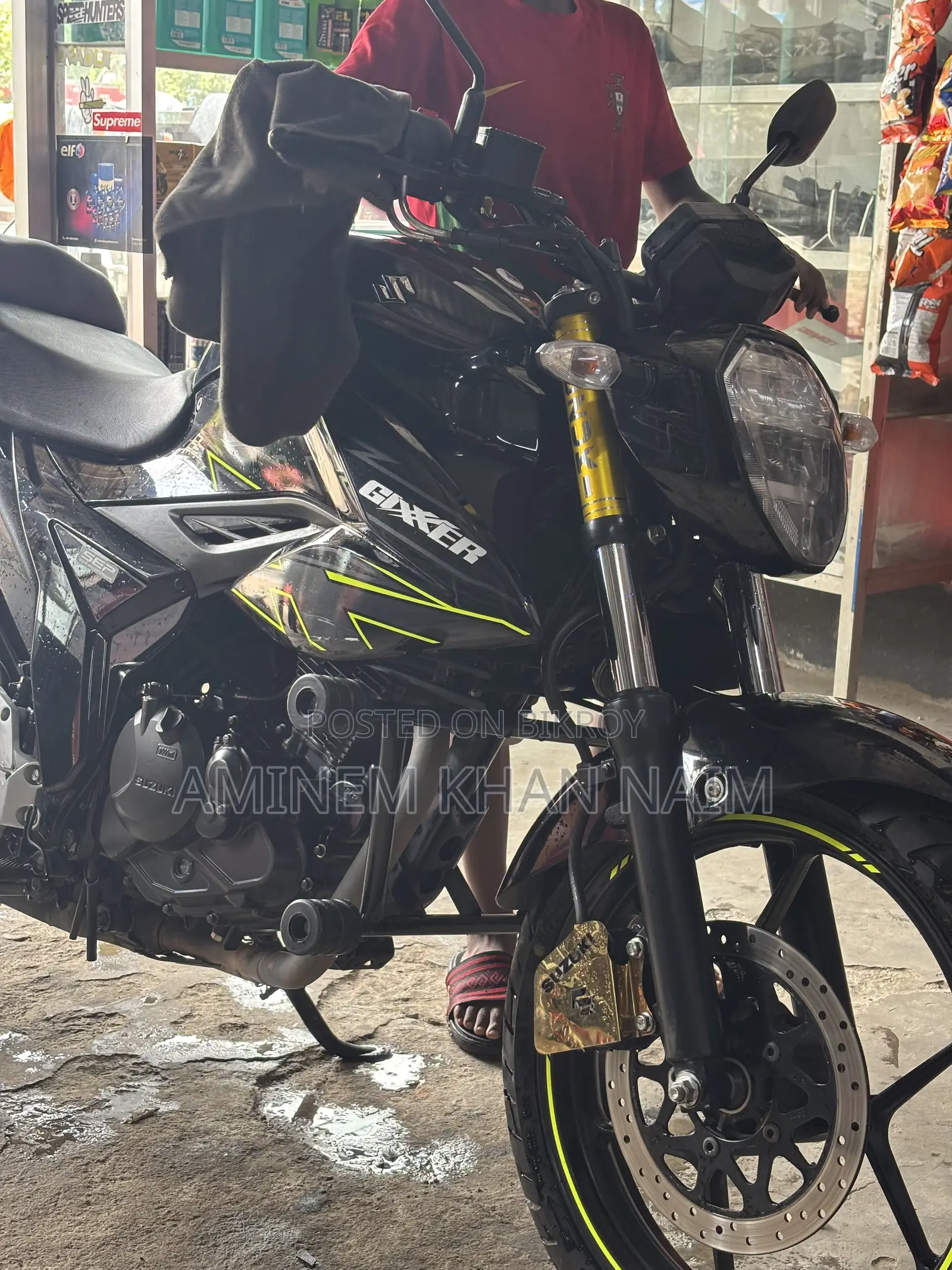 সুজুকি জিক্সার ২০২৫ ব্ল্যাক