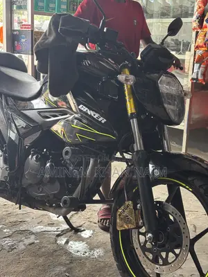 সুজুকি জিক্সার ২০২৫ ব্ল্যাক