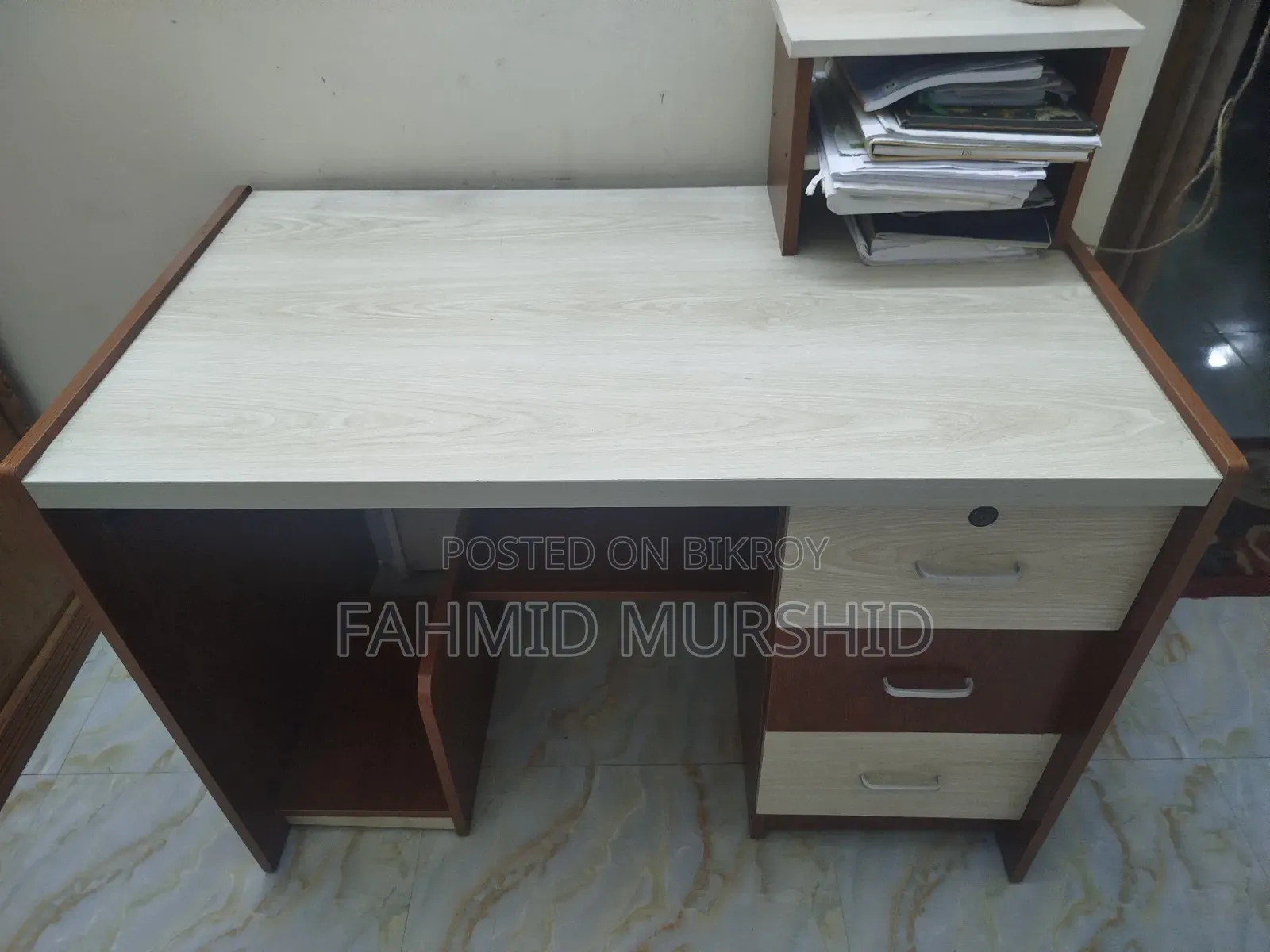 Table for Desktop and Reading