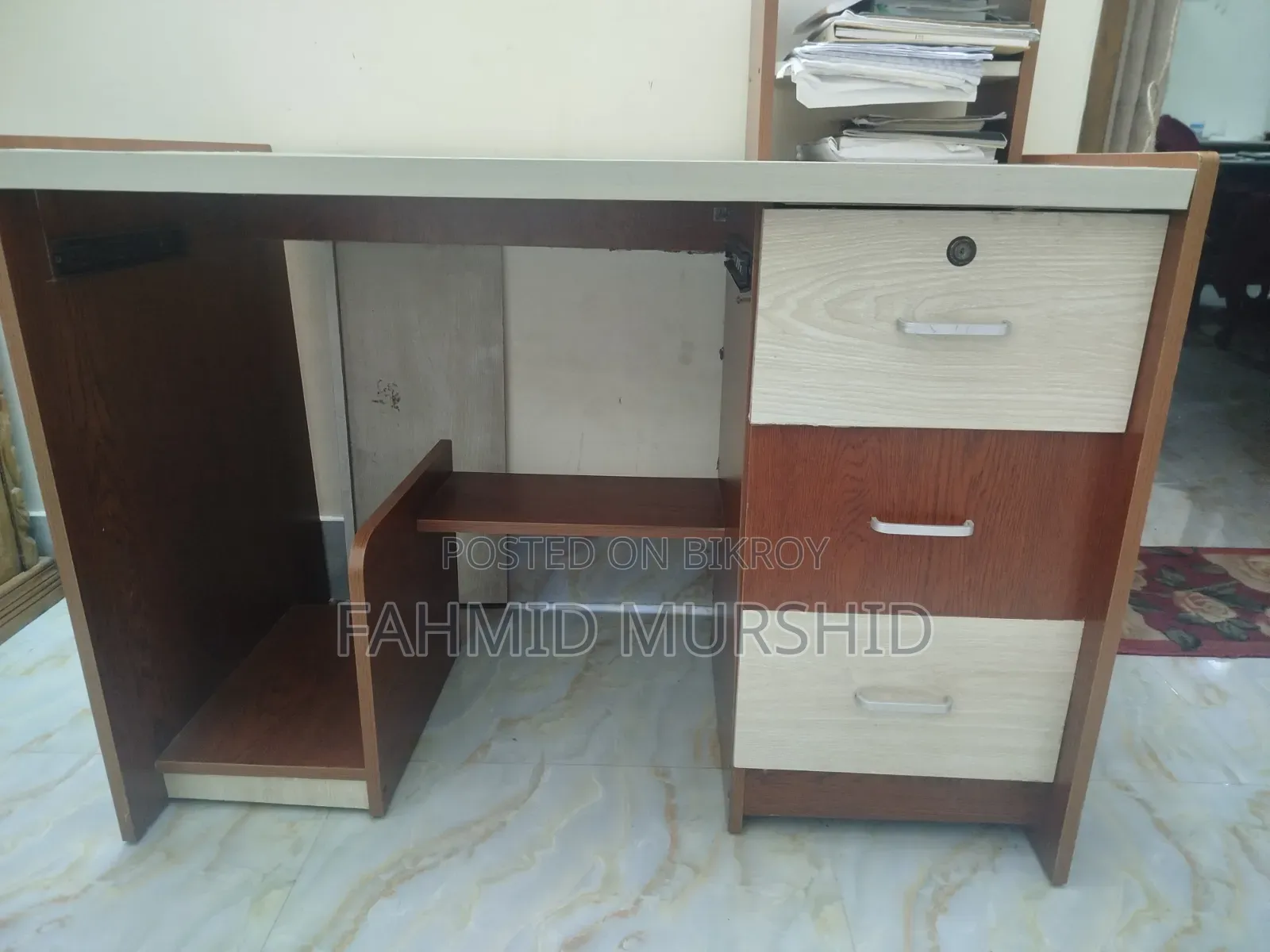 Table for Desktop and Reading