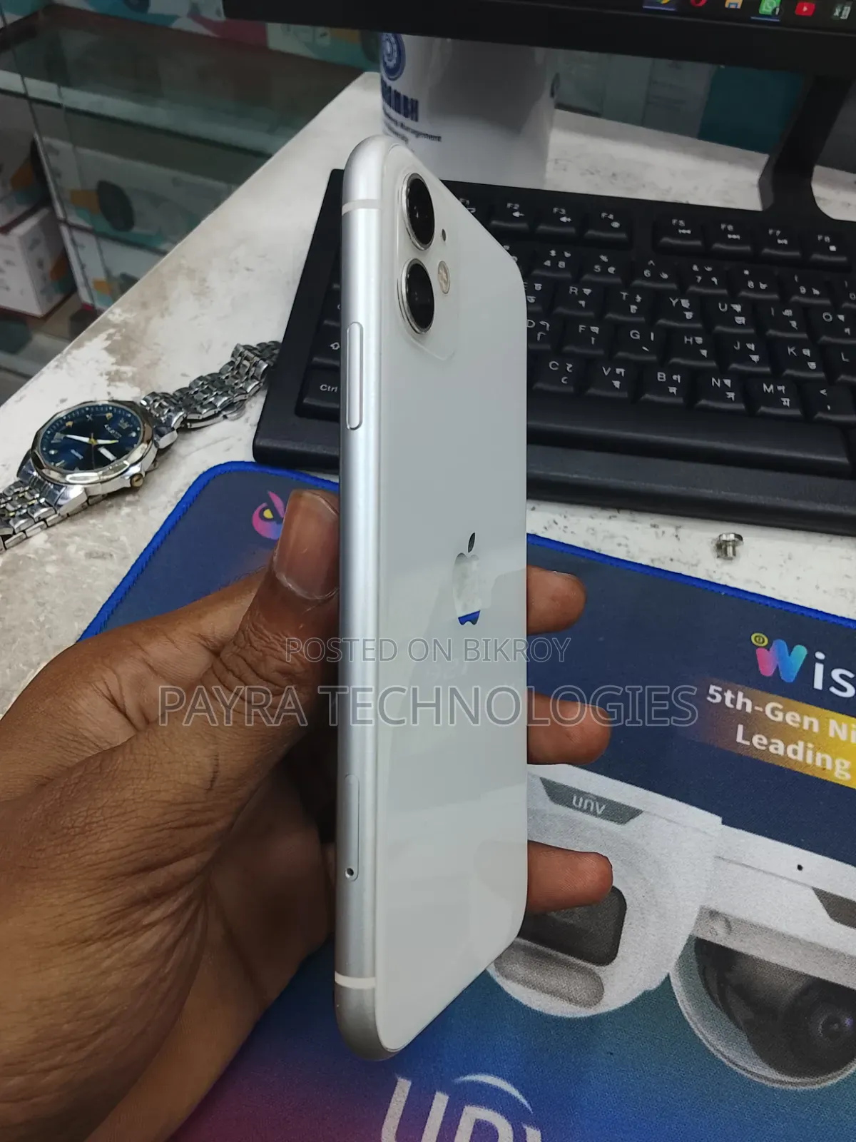 অ্যাপল আইফোন ১১ ৬৪ জিবি হোয়াইট