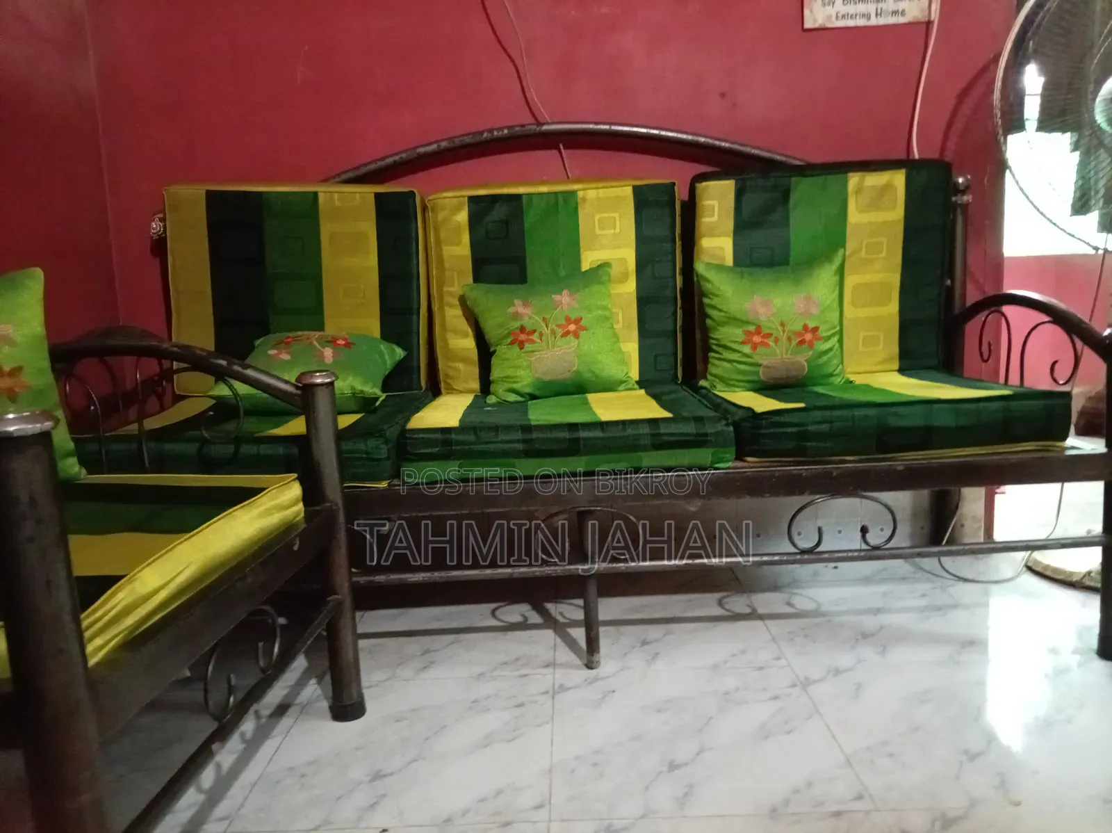 Used 5-seat iron sofa set with foam for sale (without cushion).