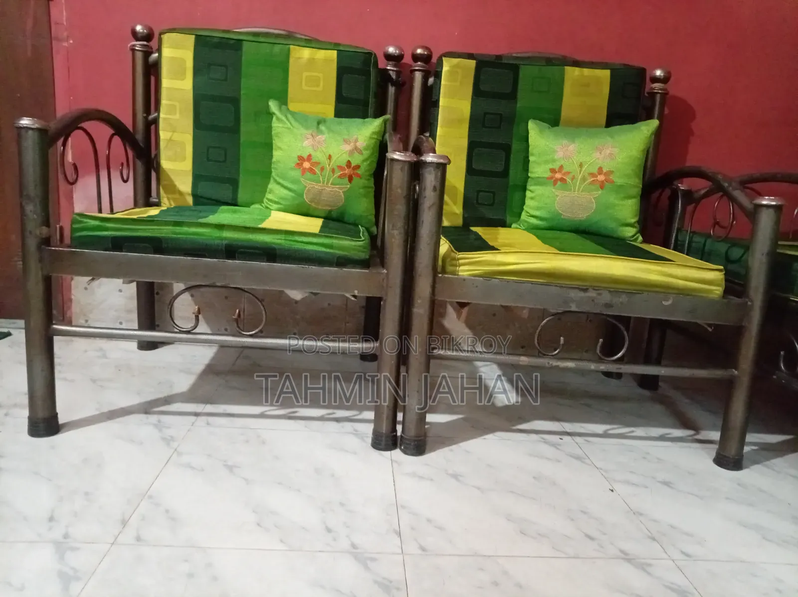 Used 5-seat iron sofa set with foam for sale (without cushion).