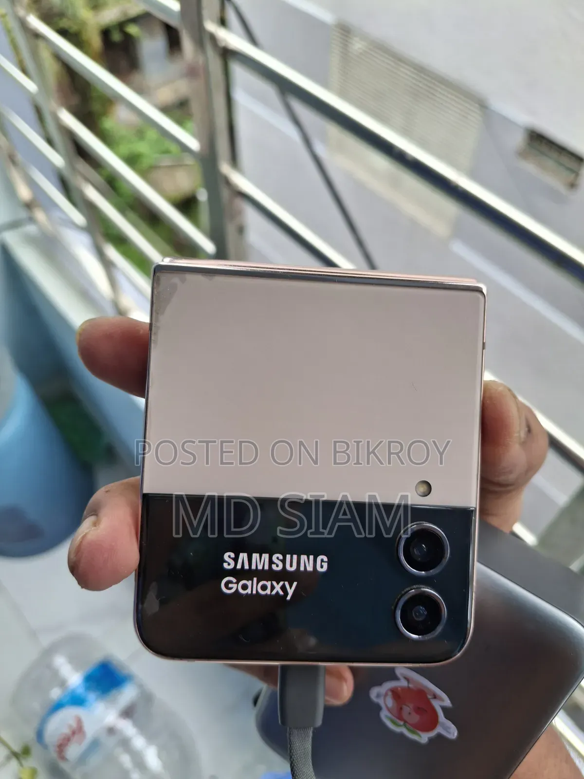 নিউ স্যামসাং গ্যালাক্সি জেড ফ্লিপ৪ ১২৮ জিবি গোল্ড