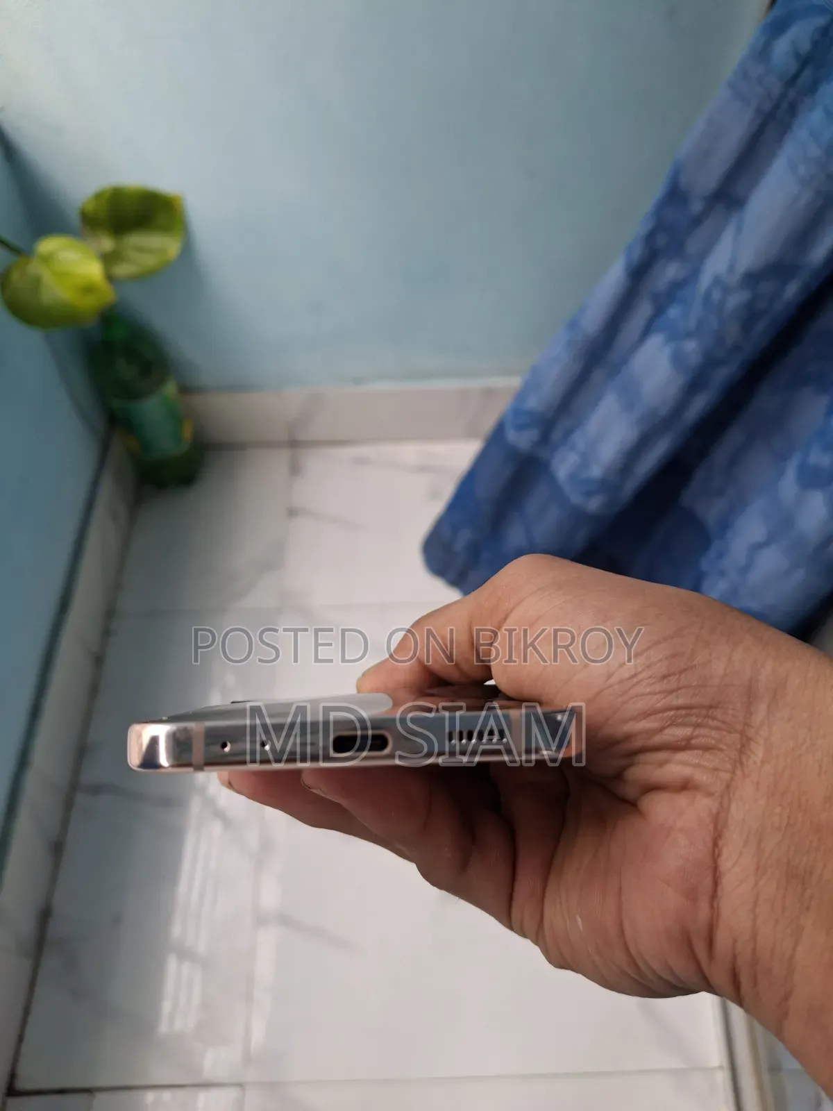 নিউ স্যামসাং গ্যালাক্সি জেড ফ্লিপ৪ ১২৮ জিবি গোল্ড