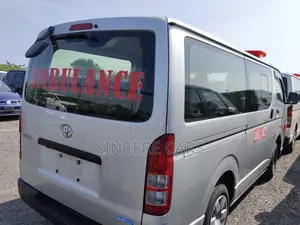 টয়োটা হাইএচ ২০২২ হোয়াইট