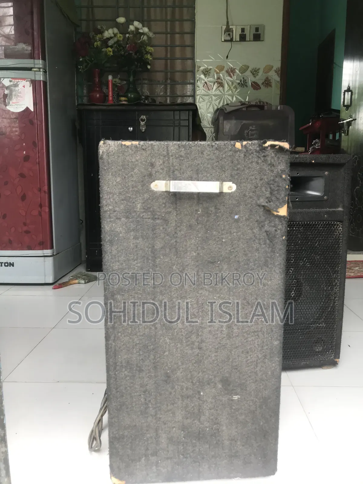 ৮ ইঞ্চি স্পিকার। বাক্সটি হলো ২৪ ইঞ্চি