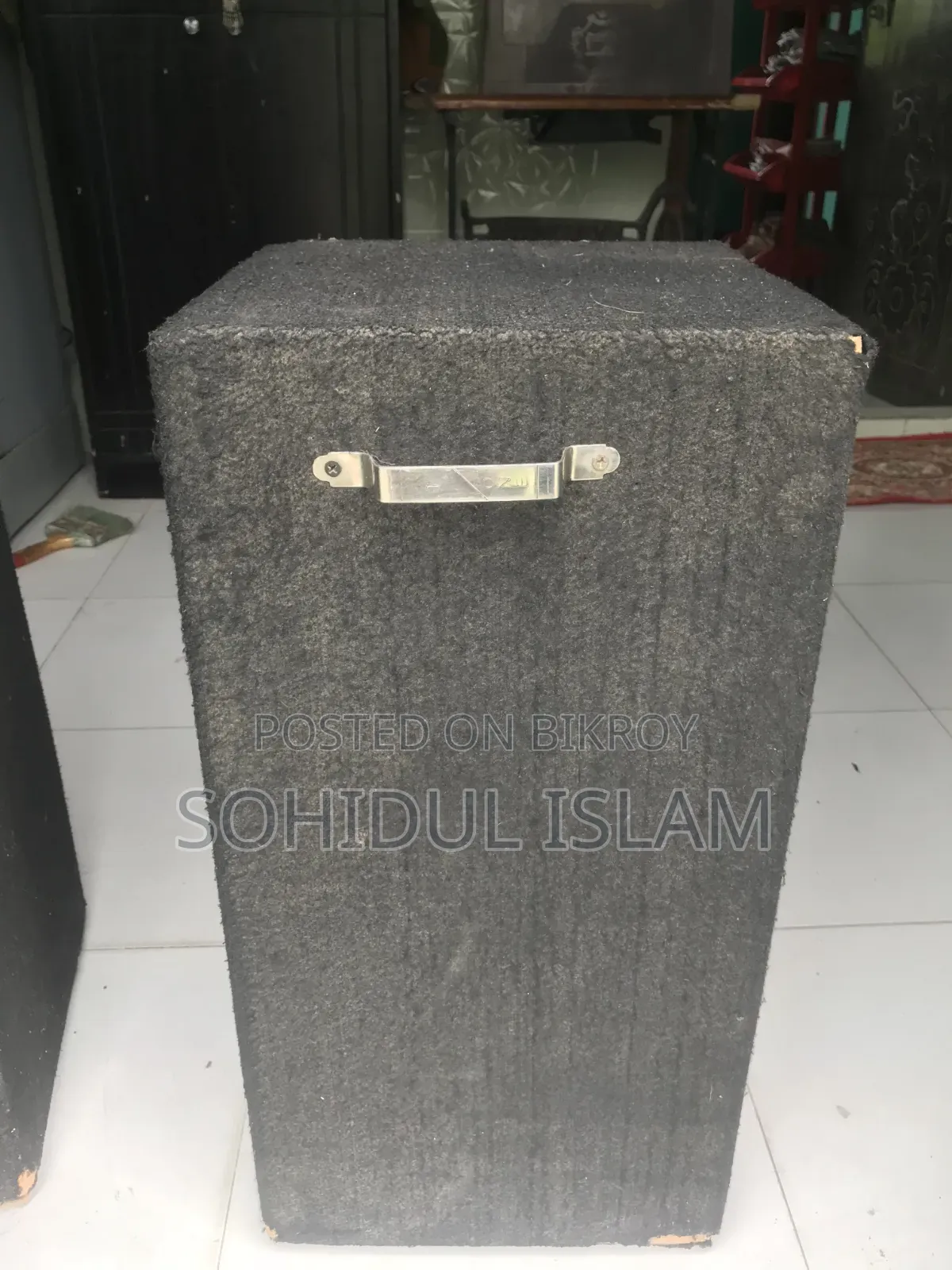 ৮ ইঞ্চি স্পিকার। বাক্সটি হলো ২৪ ইঞ্চি