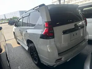 টয়োটা ল্যান্ড ক্রুয়েজার প্রাডো ২.৭ ২০২২ পার্ল