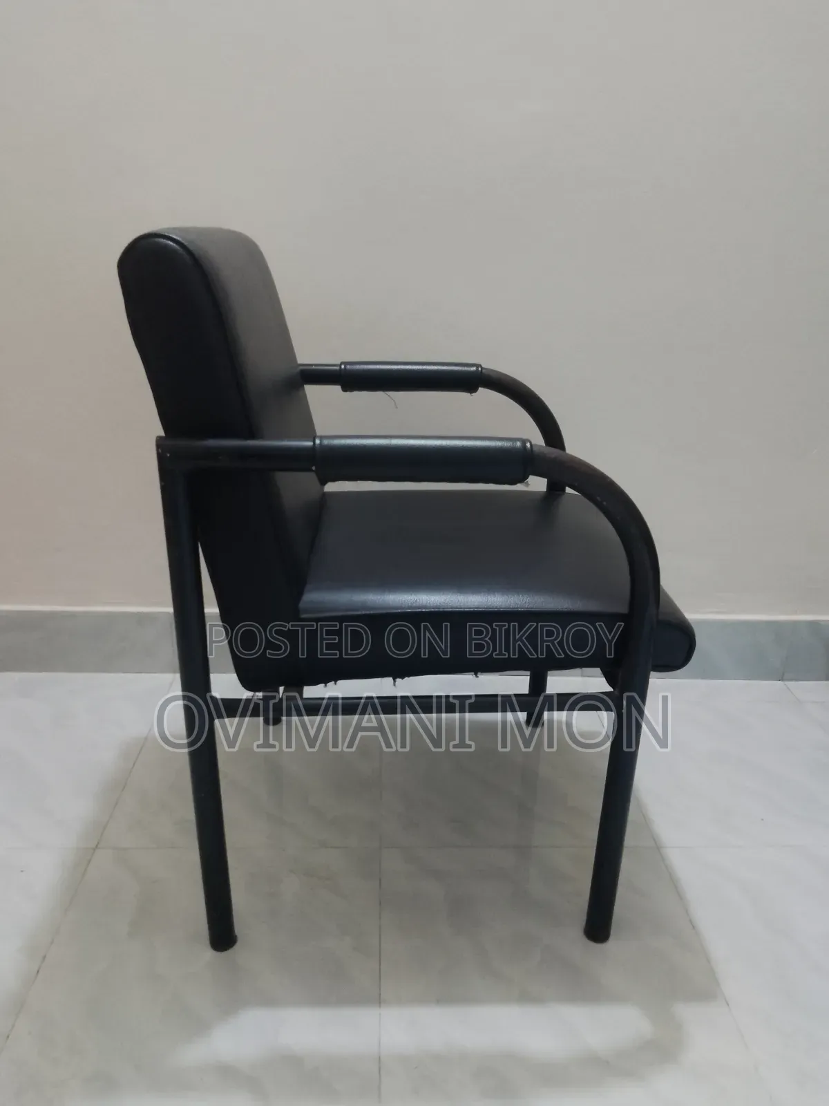Premium looking office/study chair for sale, used very little.