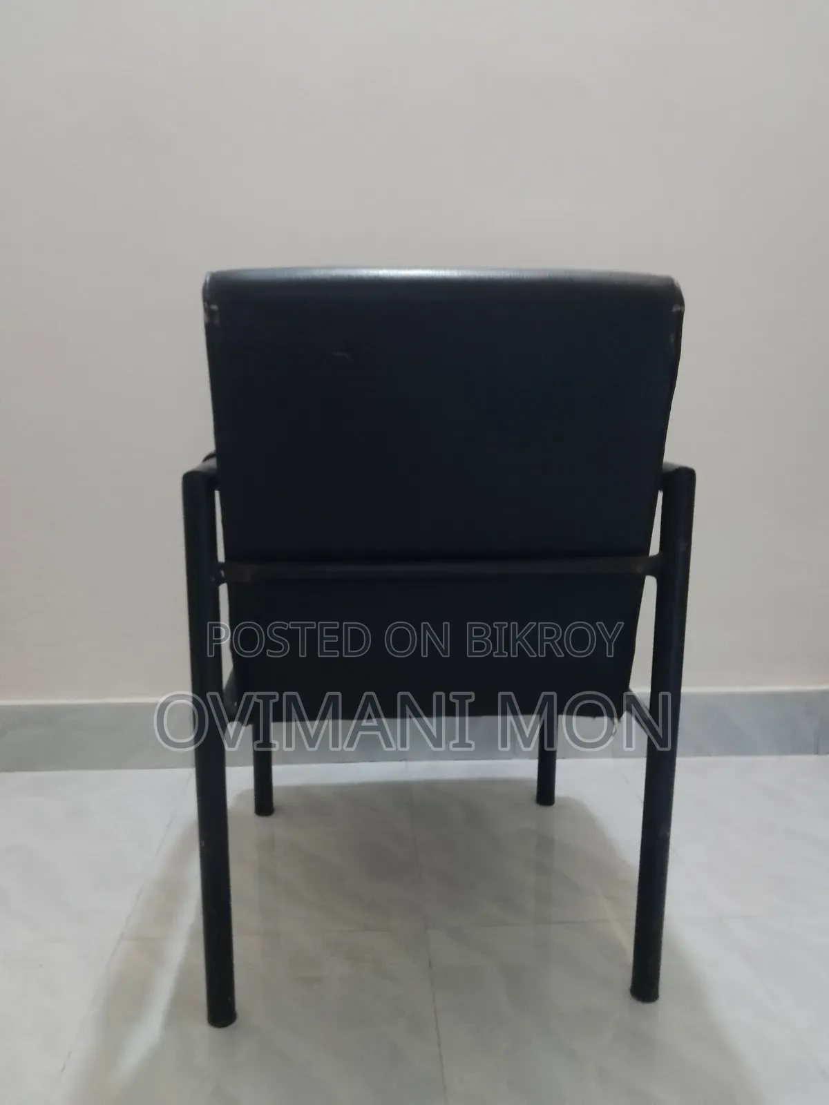 Premium looking office/study chair for sale, used very little.
