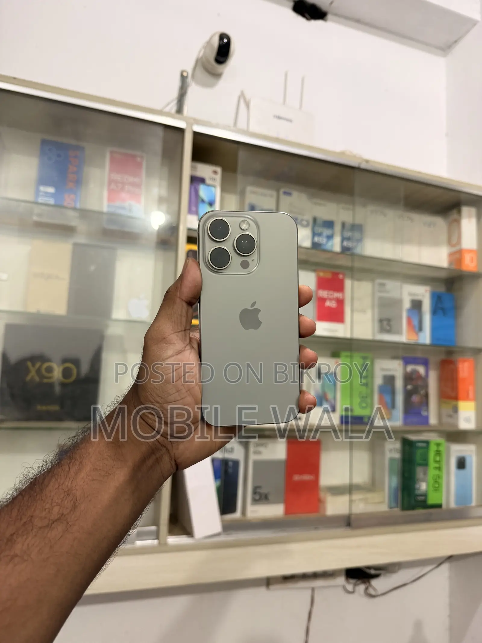 অ্যাপল আইফোন ১৬ প্রো ২৫৬ জিবি সিলভার