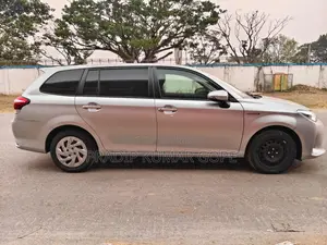নতুন টয়োটা করোল্লা ফিল্ডার ১.৫ হাইব্রিড এফডব্লিউডি ২০২০ সিলভার