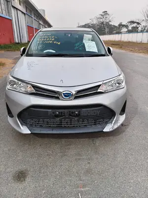 New Toyota Corolla Fielder 1.5 Hybrid FWD 2020 Silver