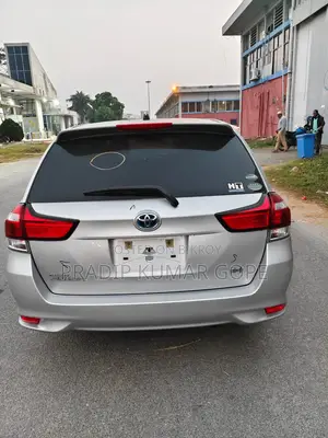 নতুন টয়োটা করোল্লা ফিল্ডার ১.৫ হাইব্রিড এফডব্লিউডি ২০২০ সিলভার