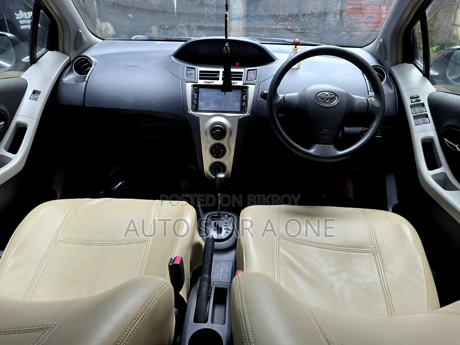 Toyota Vitz 1.3 AWD 5dr 2010 Black