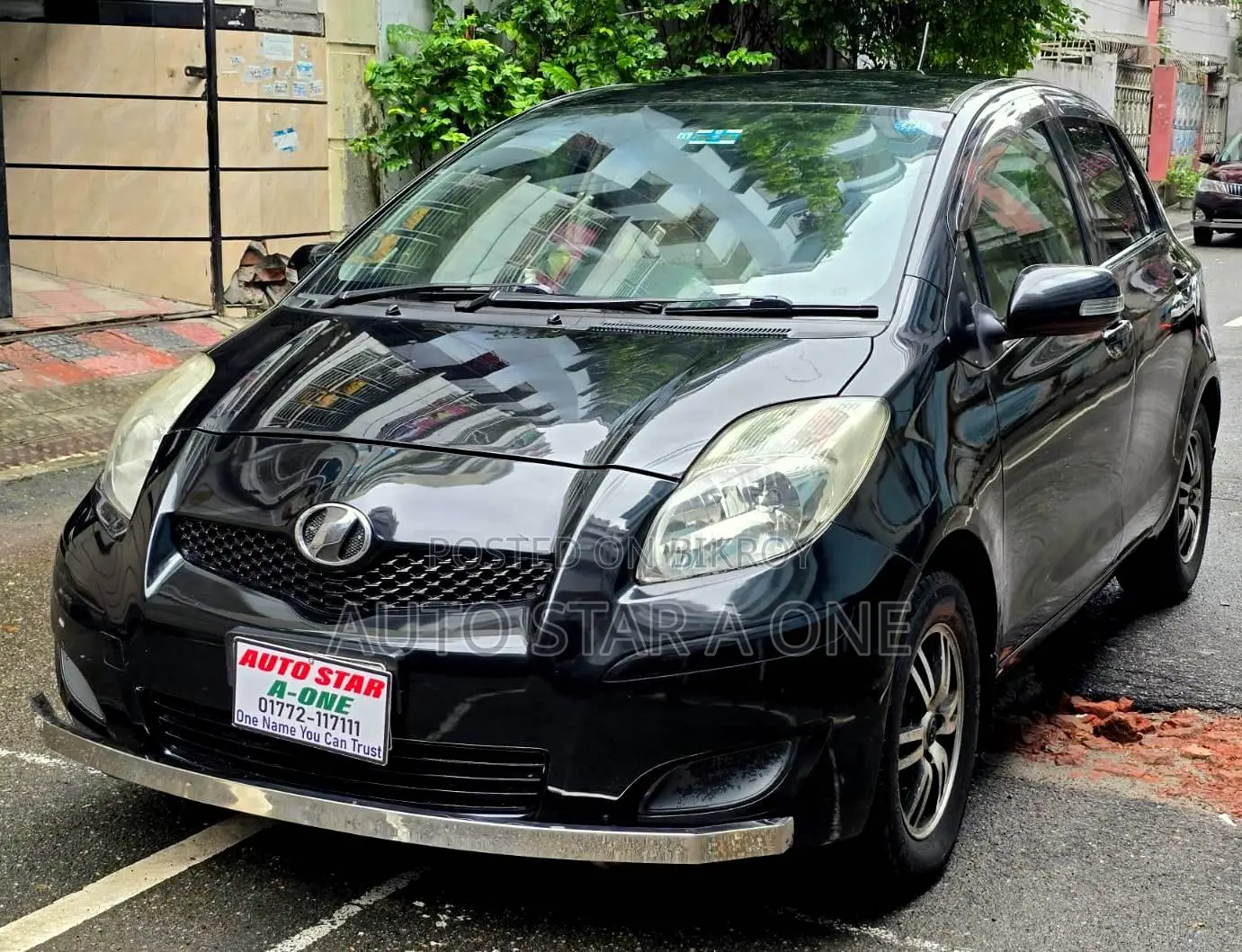 Toyota Vitz 1.3 AWD 5dr 2010 Black