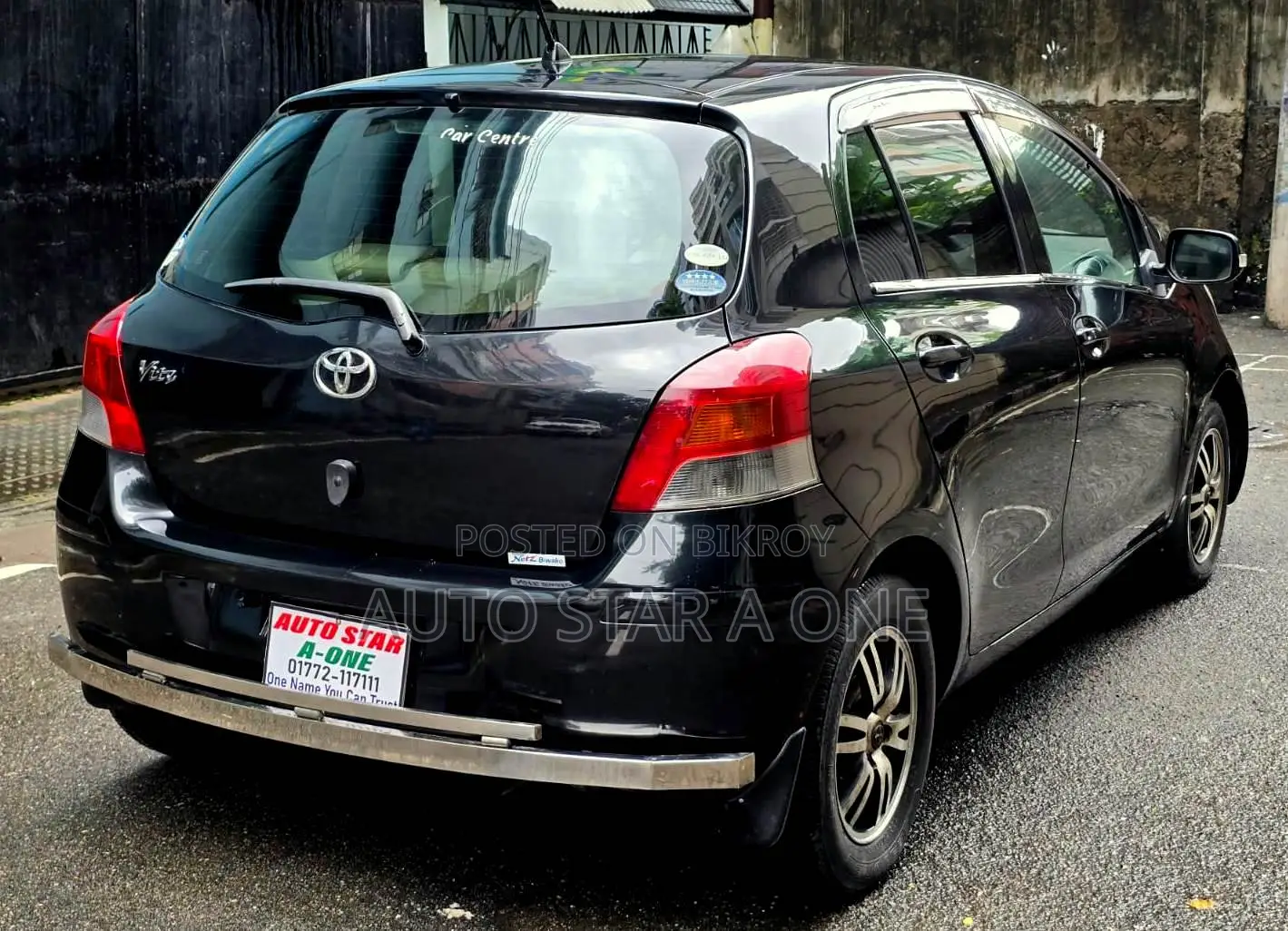 Toyota Vitz 1.3 AWD 5dr 2010 Black