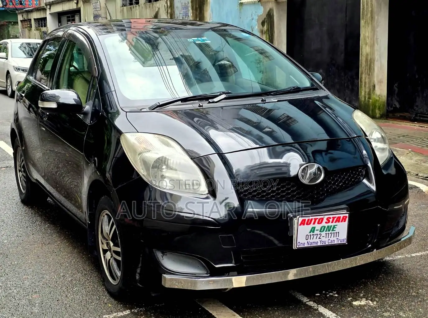 Toyota Vitz 1.3 AWD 5dr 2010 Black