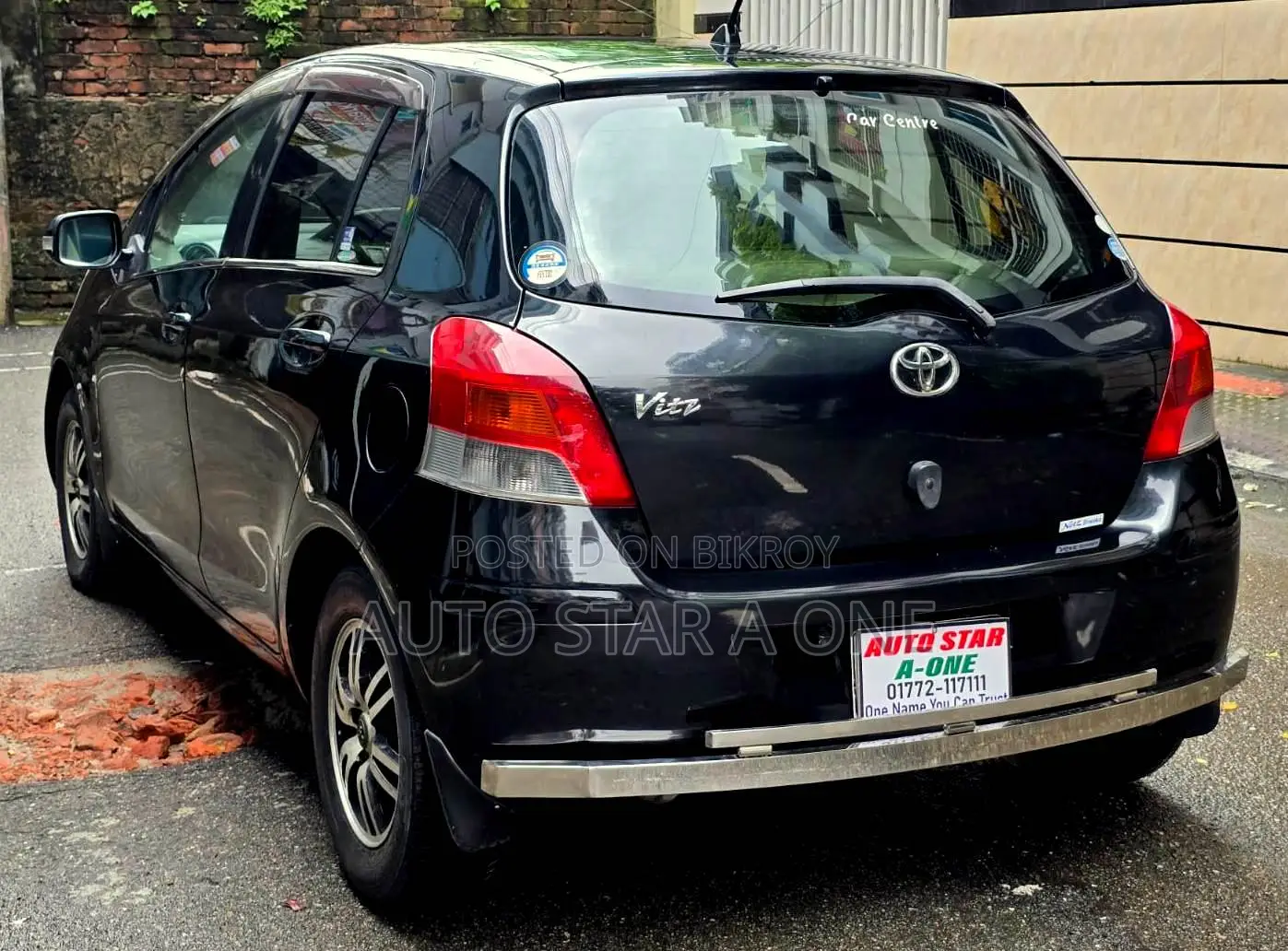 Toyota Vitz 1.3 AWD 5dr 2010 Black