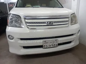 টয়োটা নোয়া ২০০৫ হোয়াইট