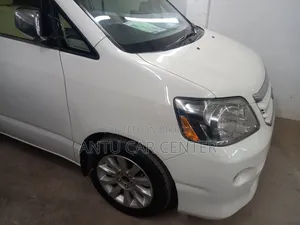 টয়োটা নোয়া ২০০৫ হোয়াইট