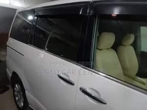 টয়োটা নোয়া ২০০৫ হোয়াইট