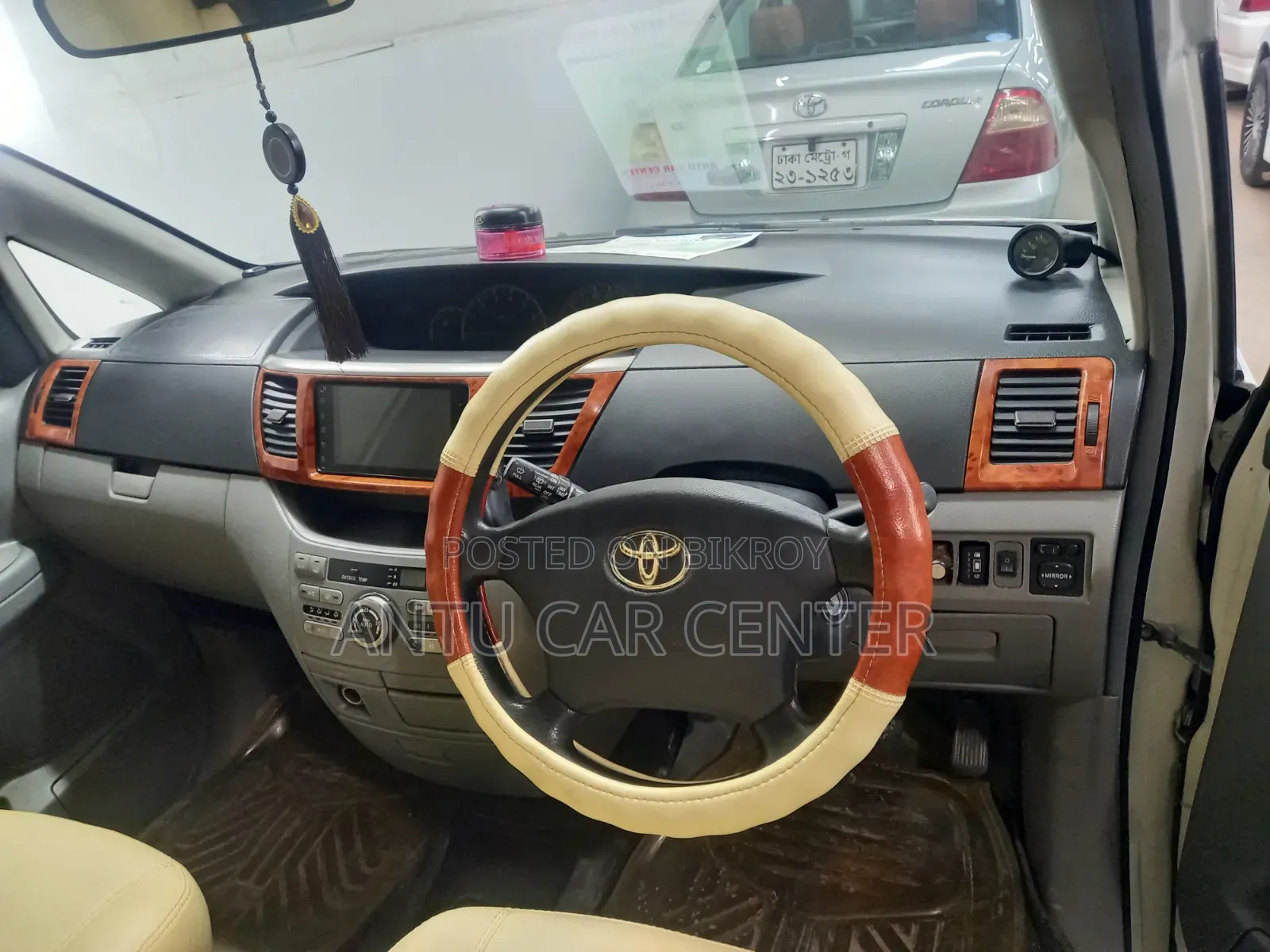 টয়োটা নোয়া ২০০৫ হোয়াইট