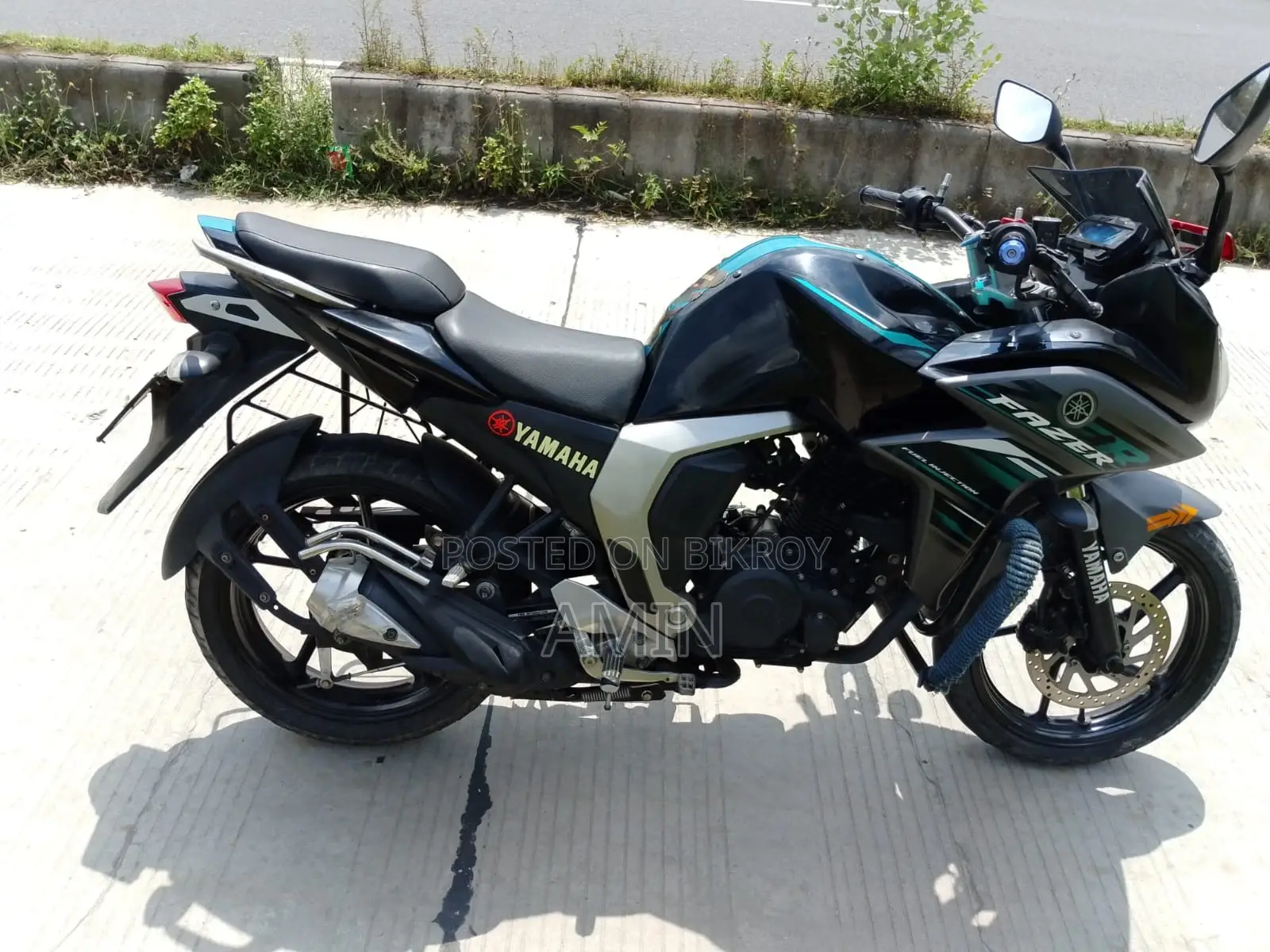 ইয়ামাহা ওয়াইজেএফ-আর ২০২৪ ব্ল্যাক