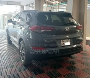 Hyundai Tucson Limited Front-Wheel Drive 2017 Gray