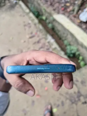 মোটর চলা এজ ৫০ ফিউশন ২৫৬ জিবি নীল