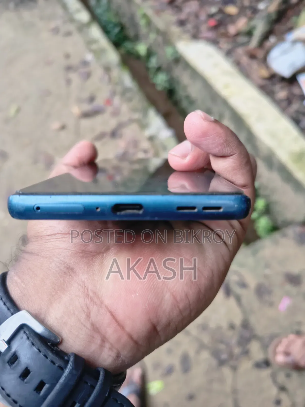 মোটর চলা এজ ৫০ ফিউশন ২৫৬ জিবি নীল